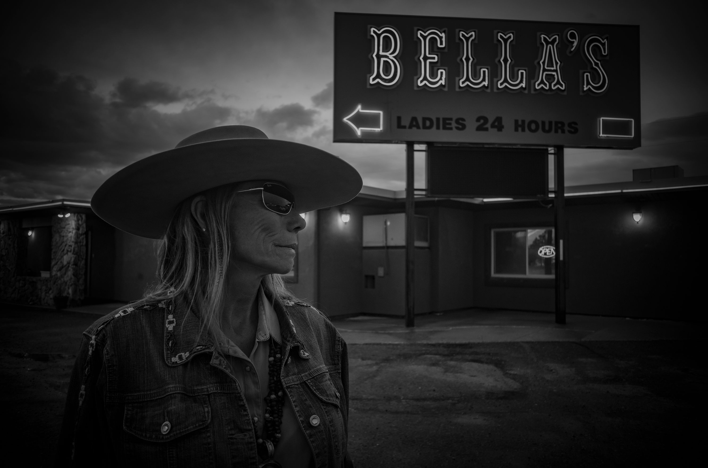 L1009215 BELLA PARKING LOT SIGN 01 copy.jpg