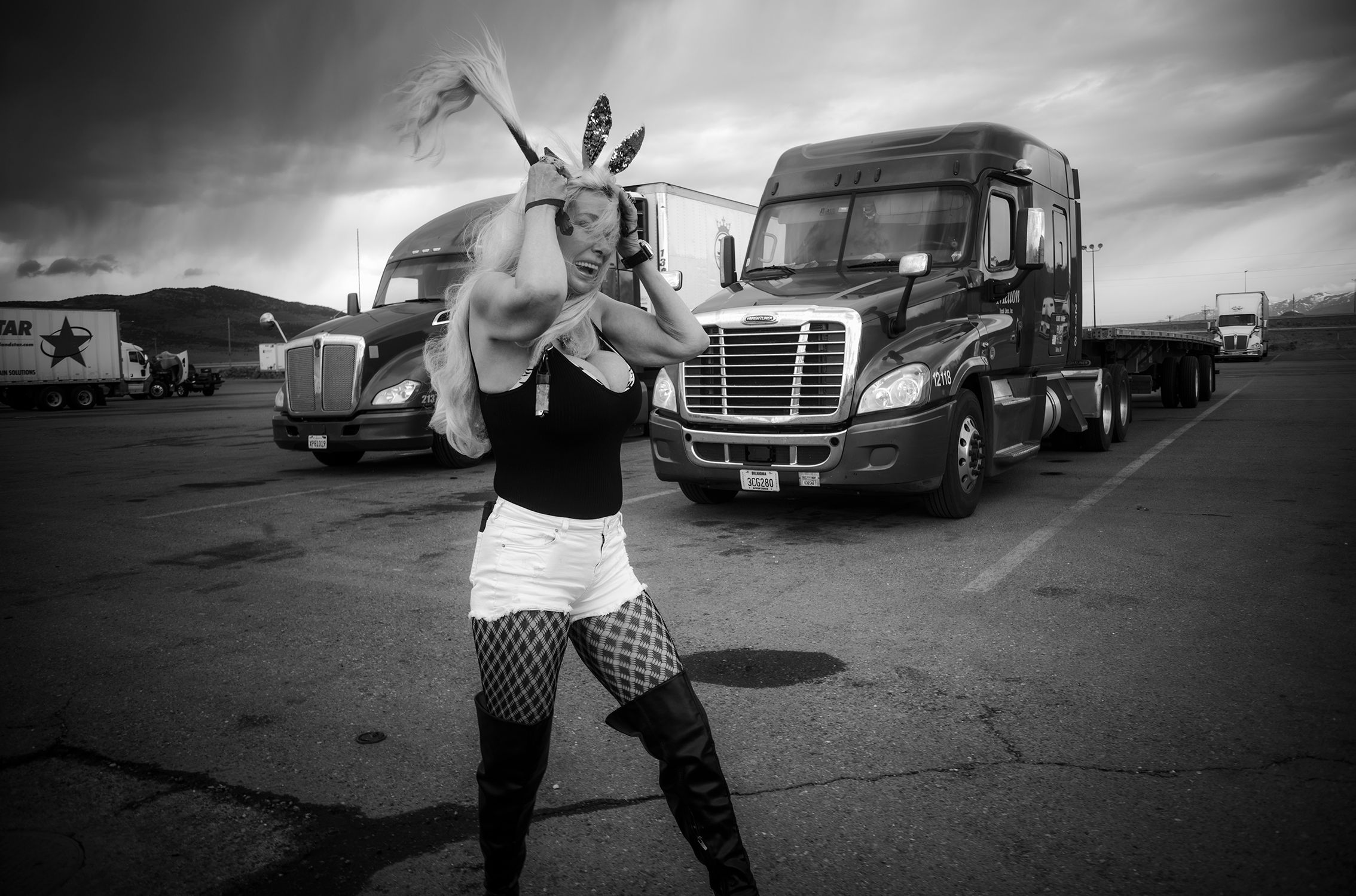 L1007581 BOBBIE TRUCK STOP 01 5x7.jpg