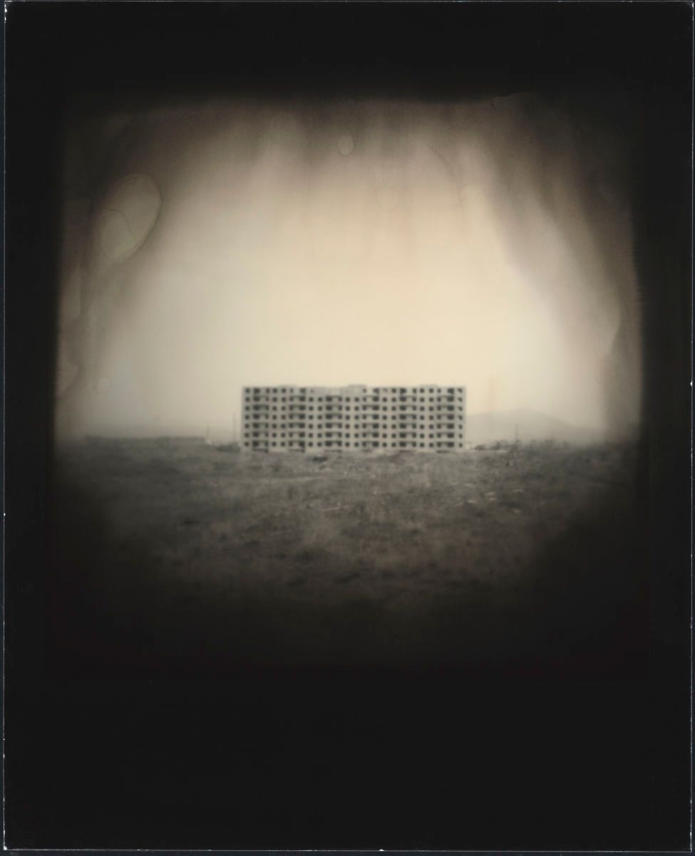 1r99_deconstruction_022805w2_5x7.jpg