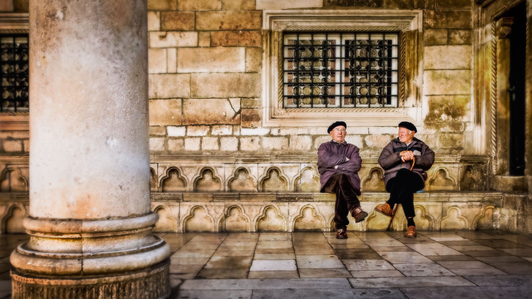 1old_men_on_bench___rf1_