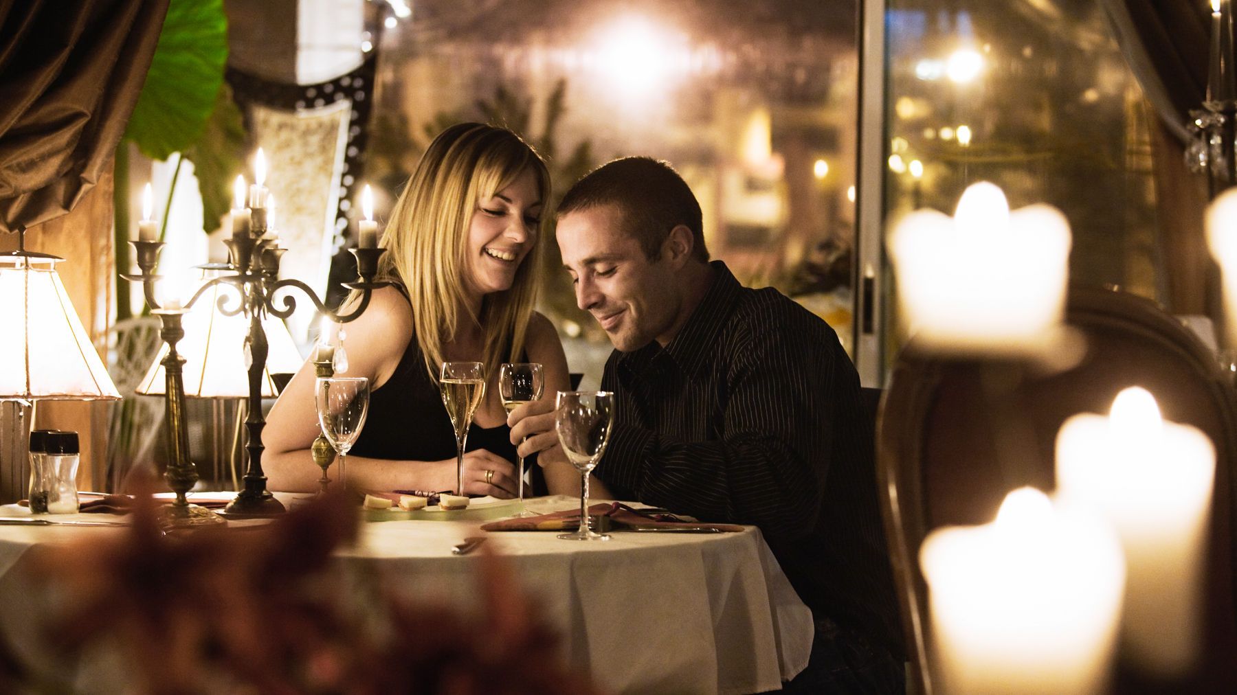 1r20071116_couple_at_dinner_final_