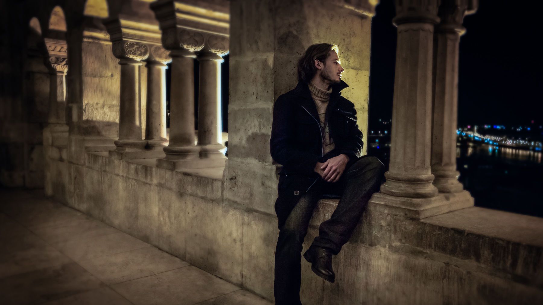 1budapest_colums_man___1final_