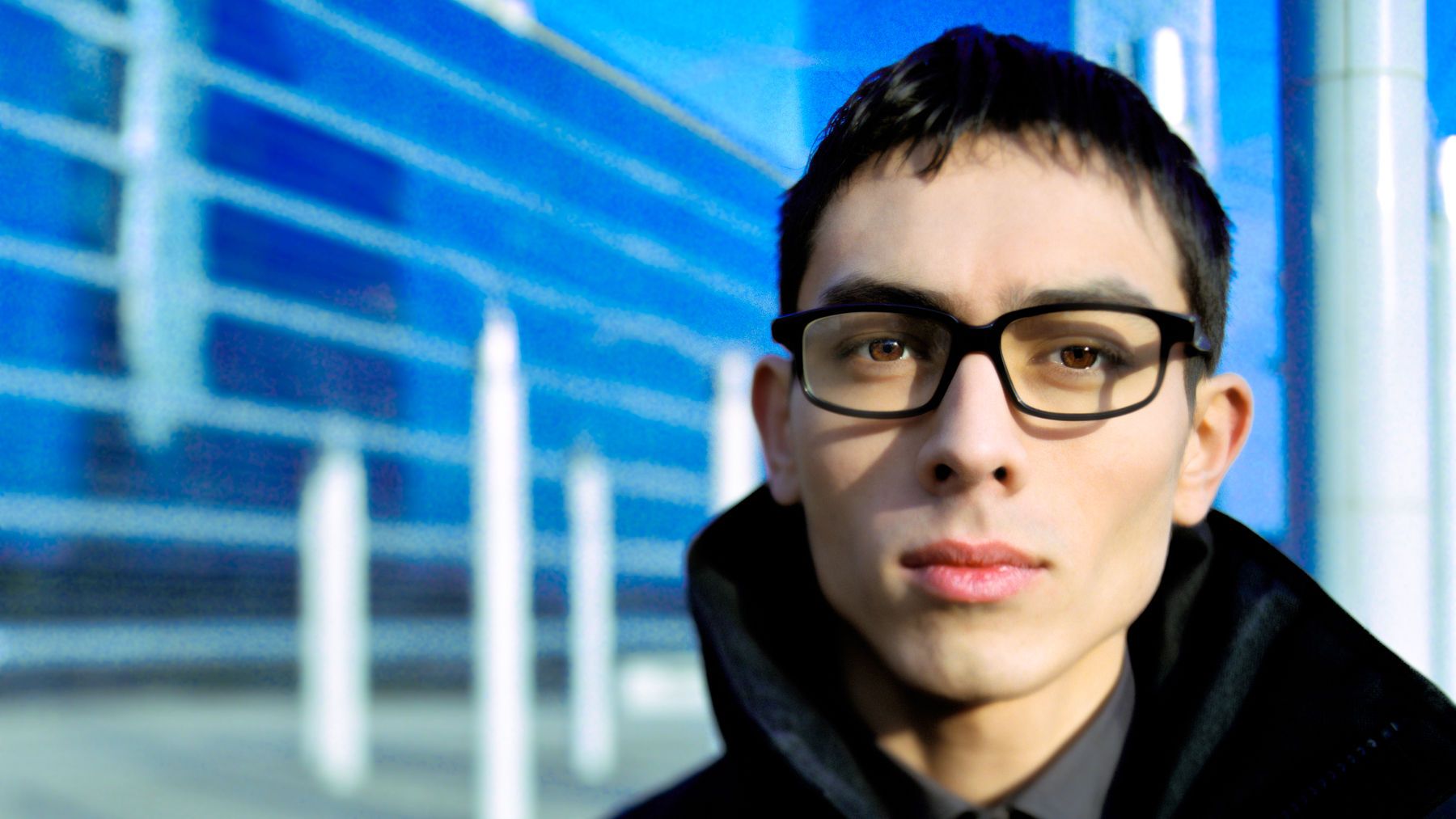 1euro_guy_in_glasses_final_