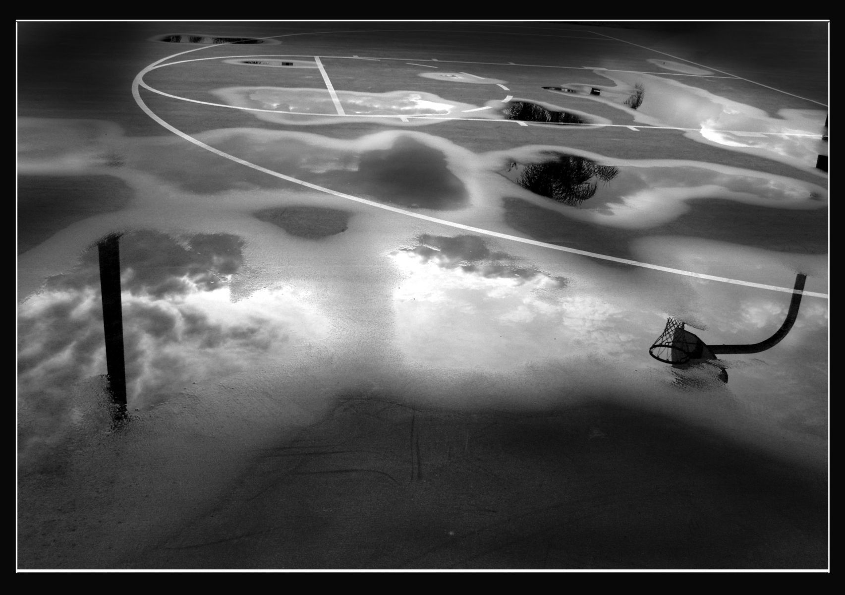 1at_the_basket_ball_corts