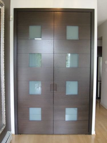 CLOSET DOOR Project# 563Quarter Cut WalnutDiffused Lami Glass insertsIntegrated Pull
