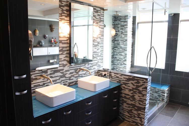 BATHROOM DESIGN, Project# 788Back Painted Glass Counters & SeatBluestone FloorBluestone & Glass WallPlastic Laminate Cabinets