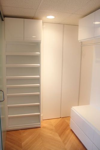 HIGH GLOSS SOLID COLOUR POLYURETHANE Project#1135, Closet
