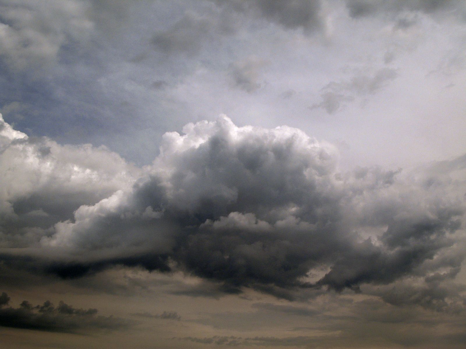 1saranacclouds1076_08_v1x