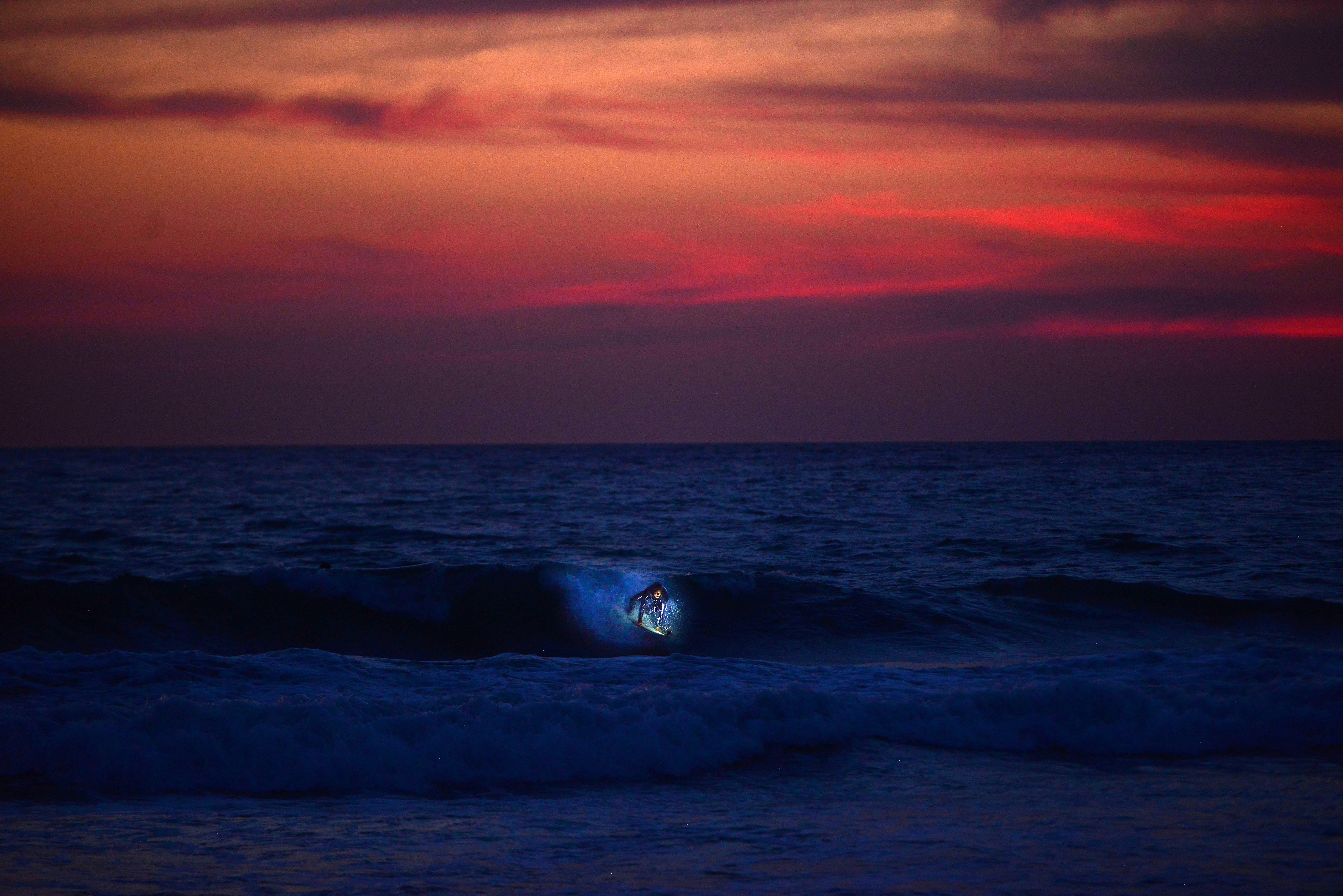 NIGHTSURFING_DM003.JPG