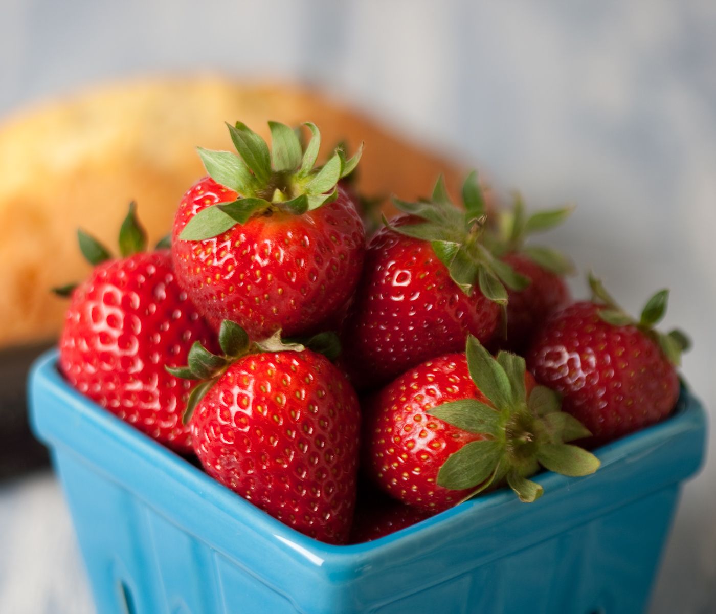 1strawberries_and_pound_cake