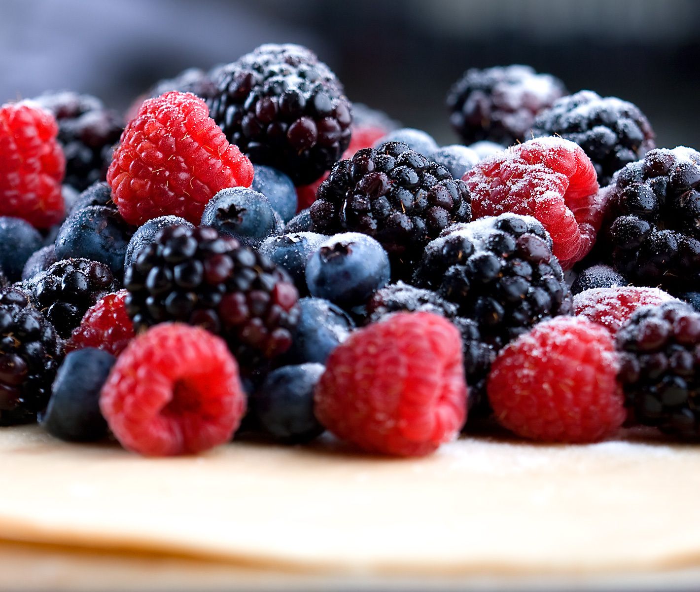 1mixed_berries_on_pastry_dough
