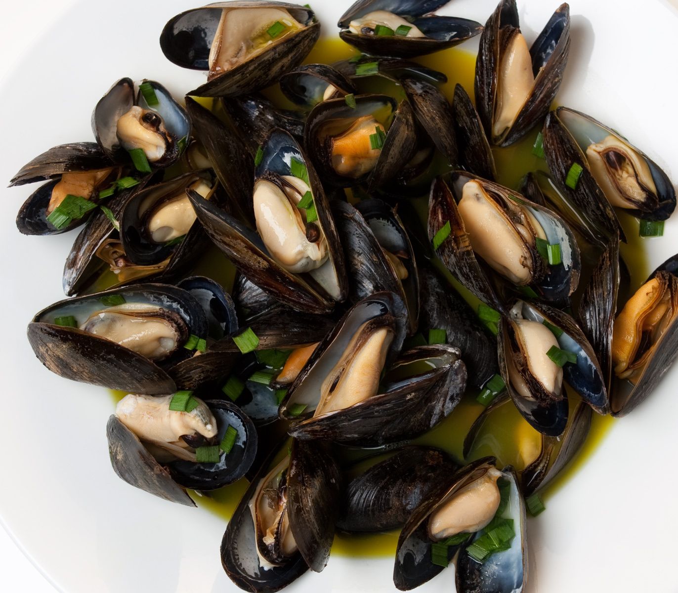 mussels in garlic broth
