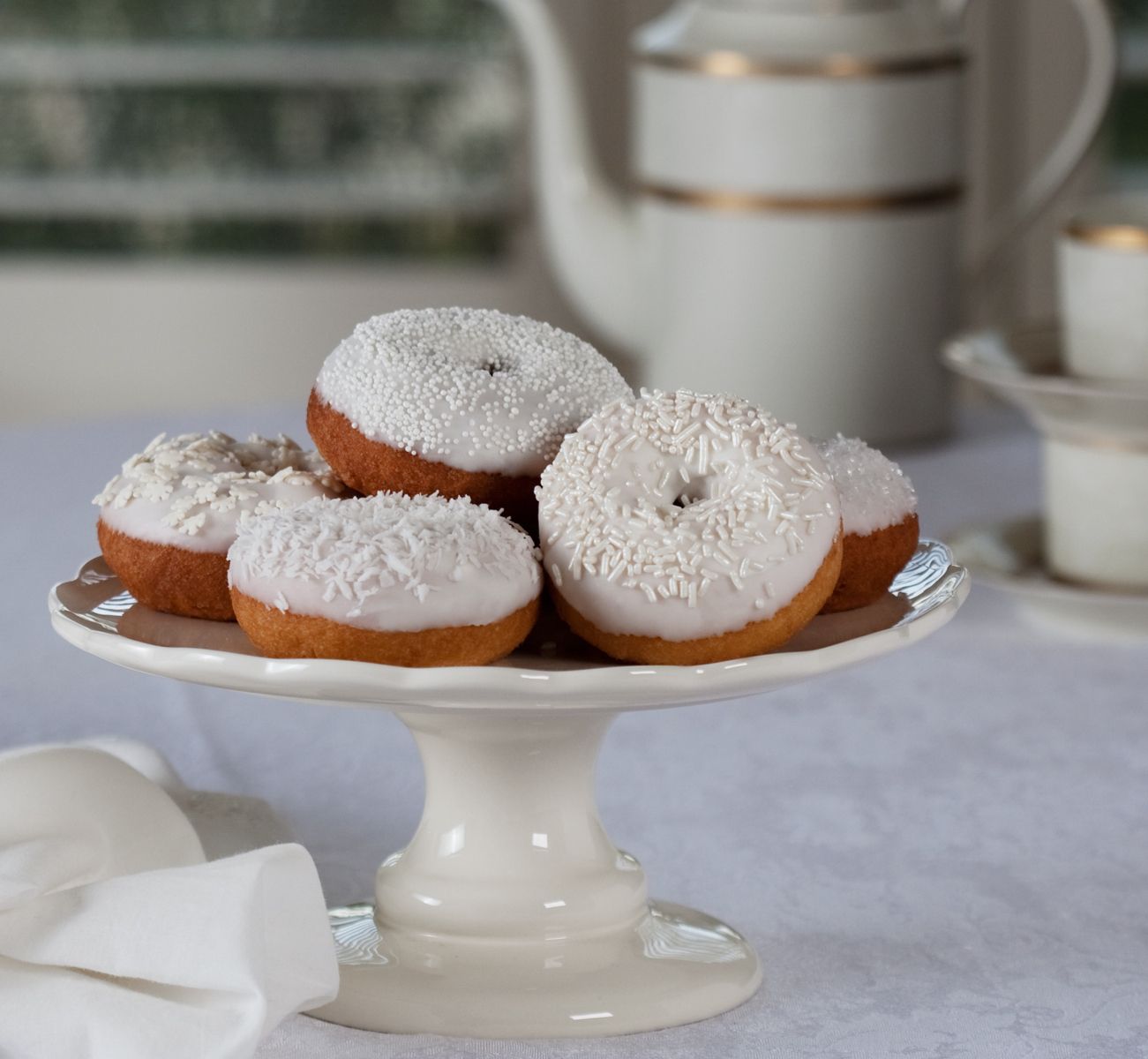 1donuts_on_a_pedestal