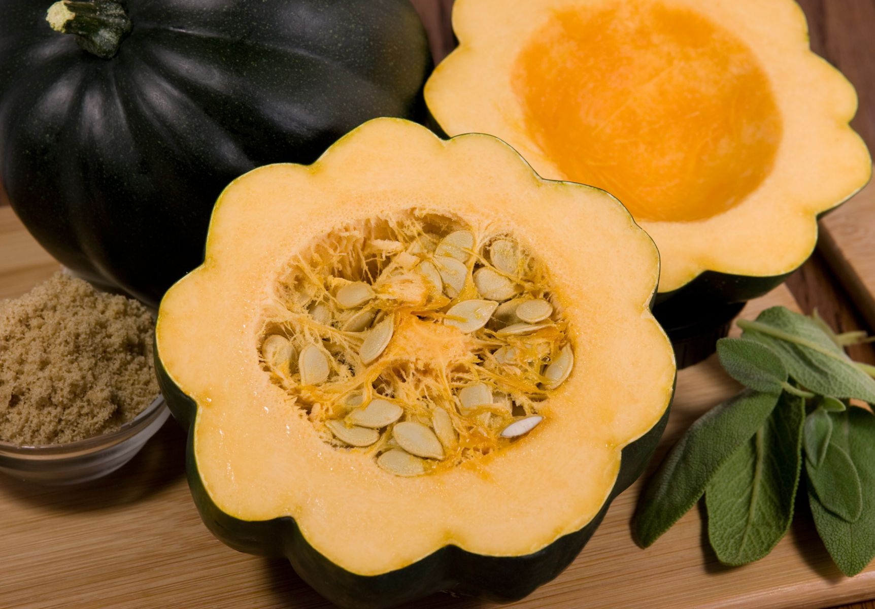 1acorn_squash_sliced_and_whole