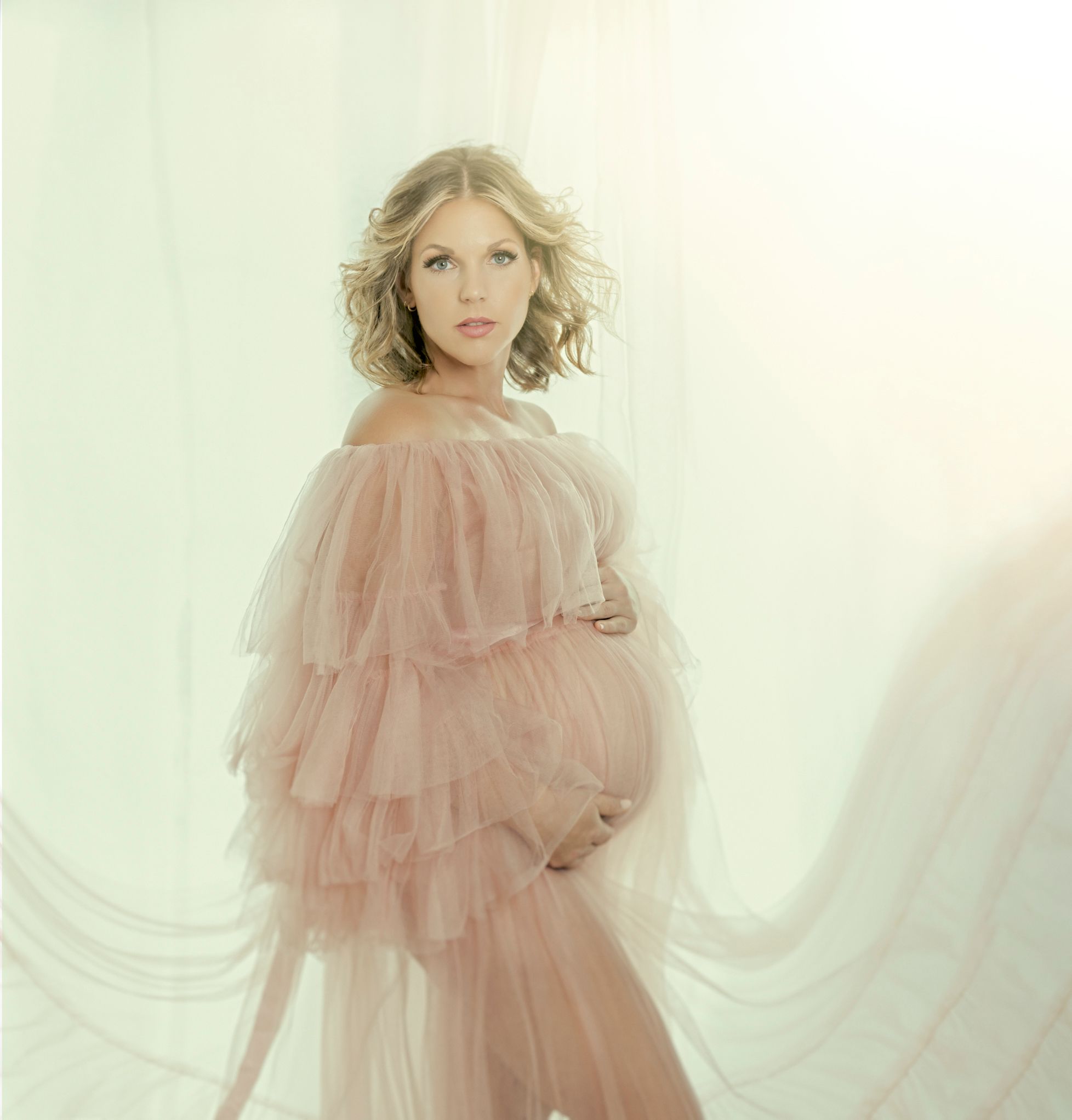Christina Kramer Glamour Maternity Portraiture