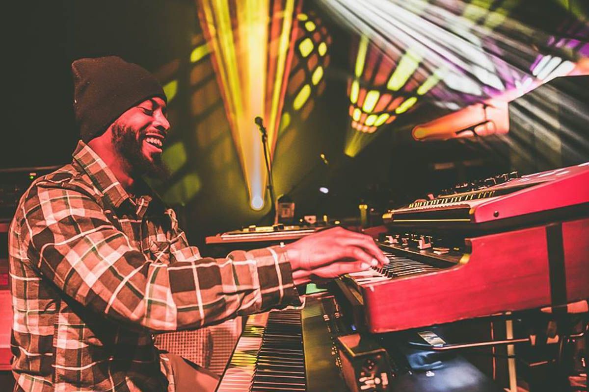 1r12592322_873323296113992_8704081783939841963_n