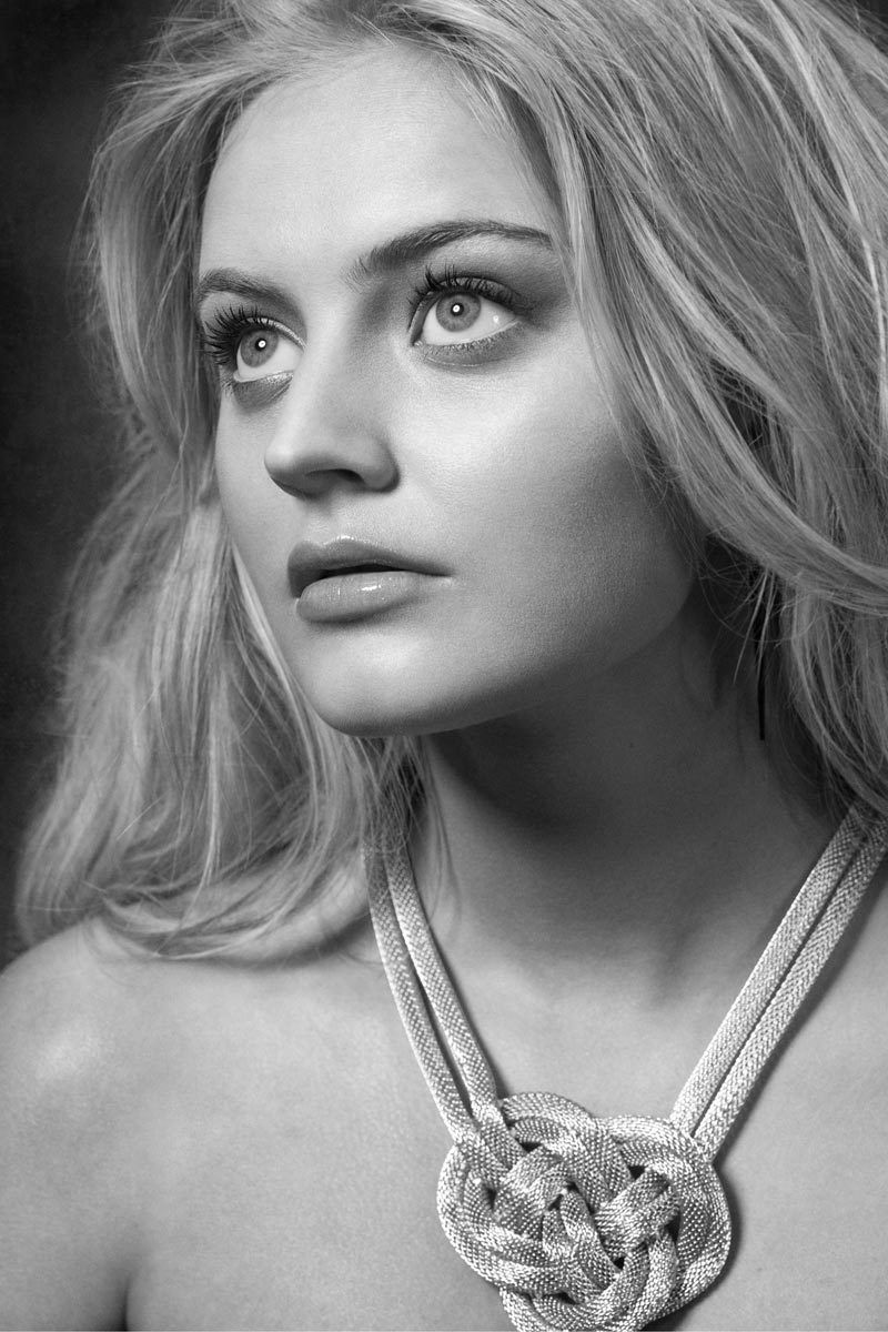 1briann_bw_cu_1000px_50q_cropped