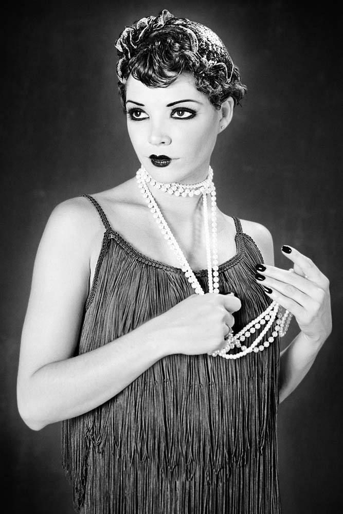 1flapperbw_1000px_40q_cropped