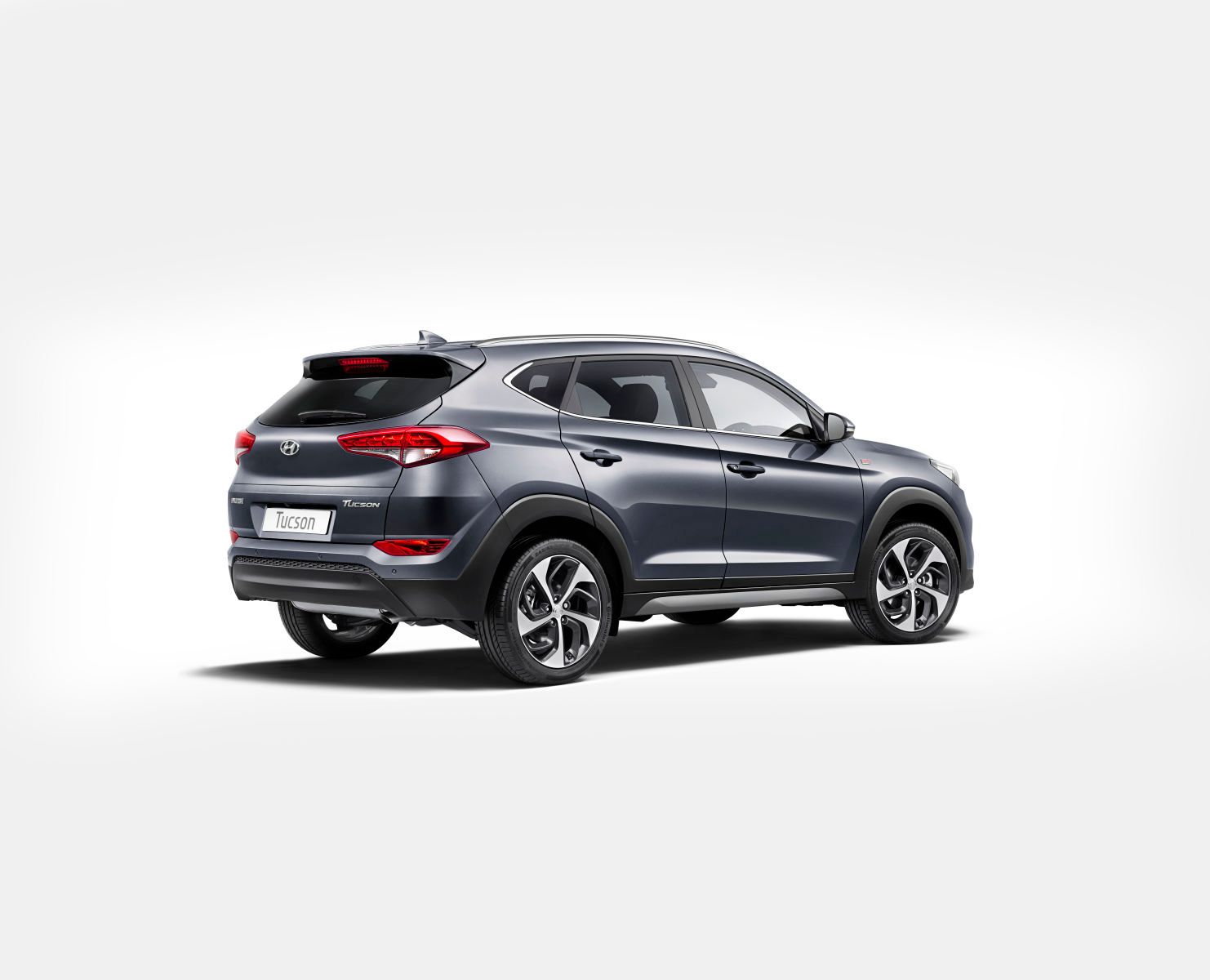 1hyundai_tucson_rear_3_4_grey_v1
