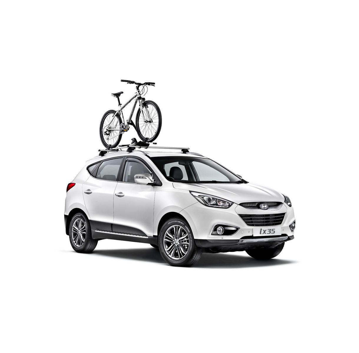 1ix35_front_3_4_with_bike_accessories_hyundai_v1