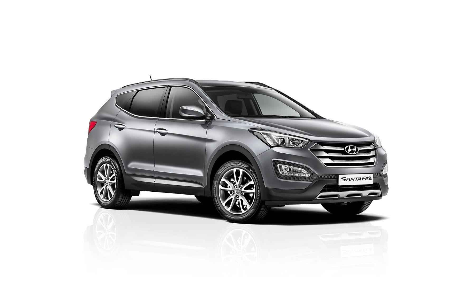 1santa_fe_front_3_4_model_grey_wheel_turn_hyundai_v1