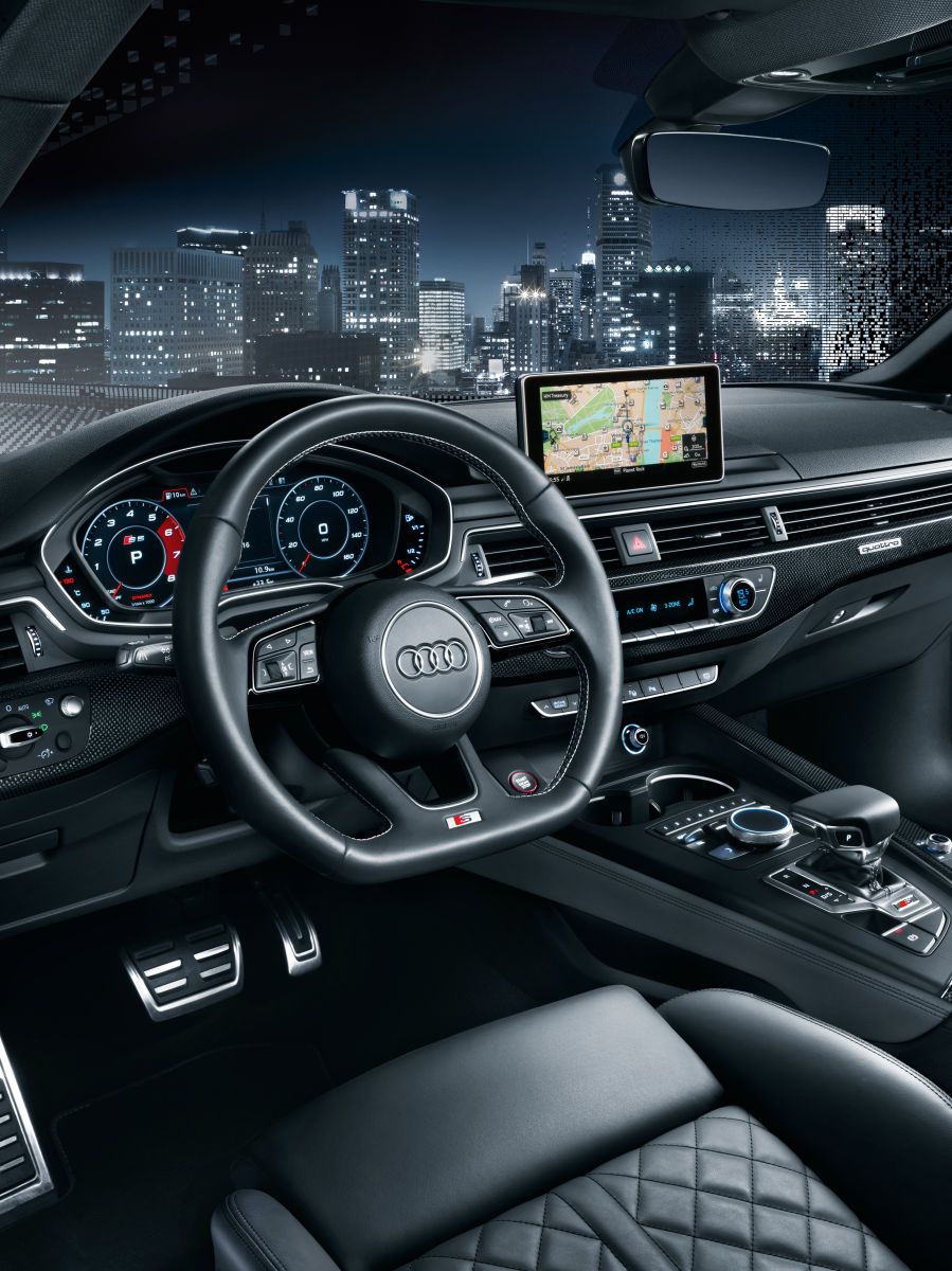 1m22924_s5_main_interior_driver_alt