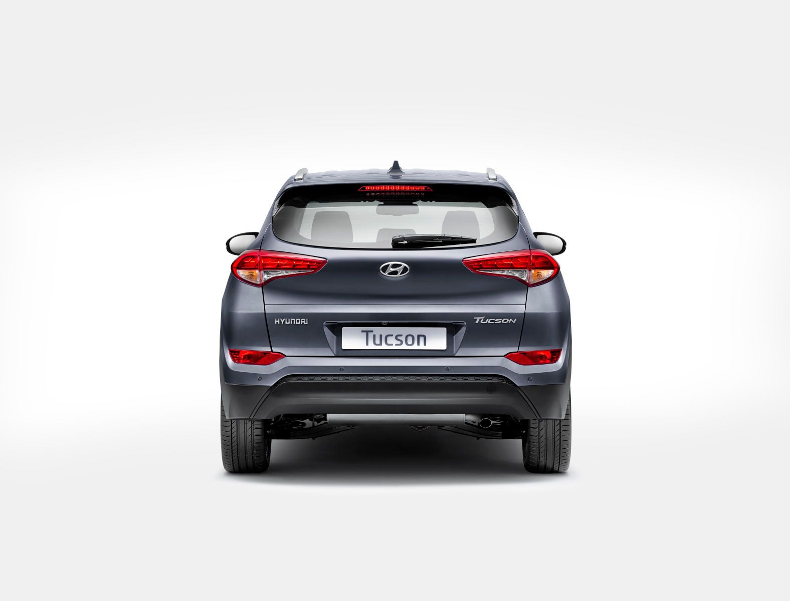 1hyundai_tucson_dead_rear_grey_v1