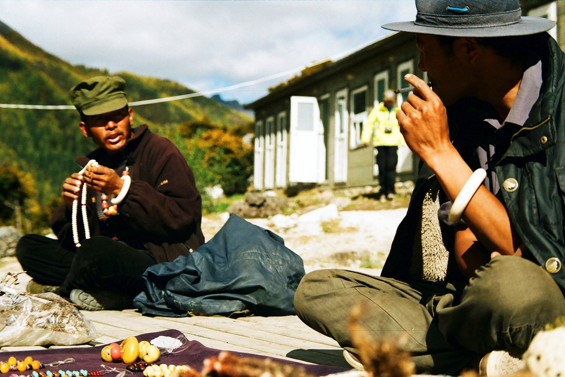 1tibetan_sovenir_vendors