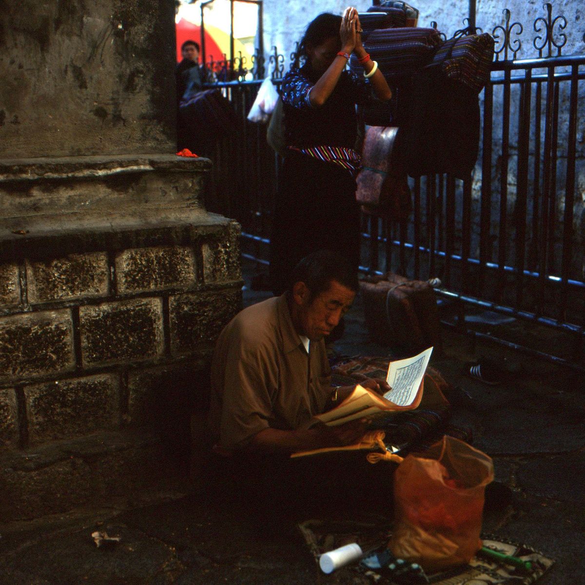 1outside_of_jokhang_temple