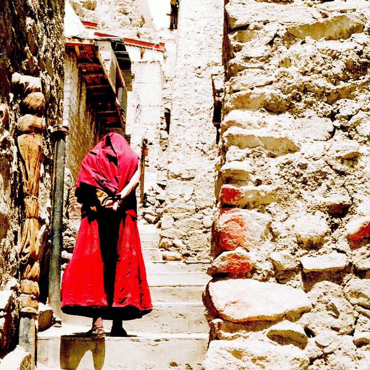 1monk_at_leh_palace