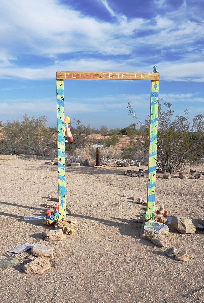 1petcemetaryentrance_01a