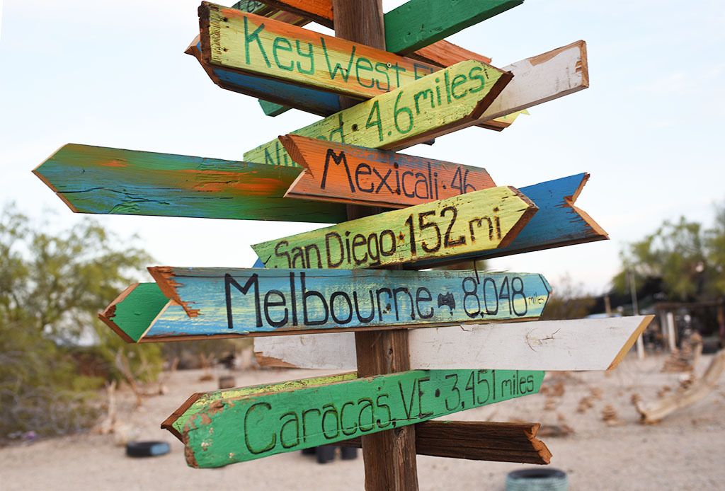 Direction sign postDoris Lane