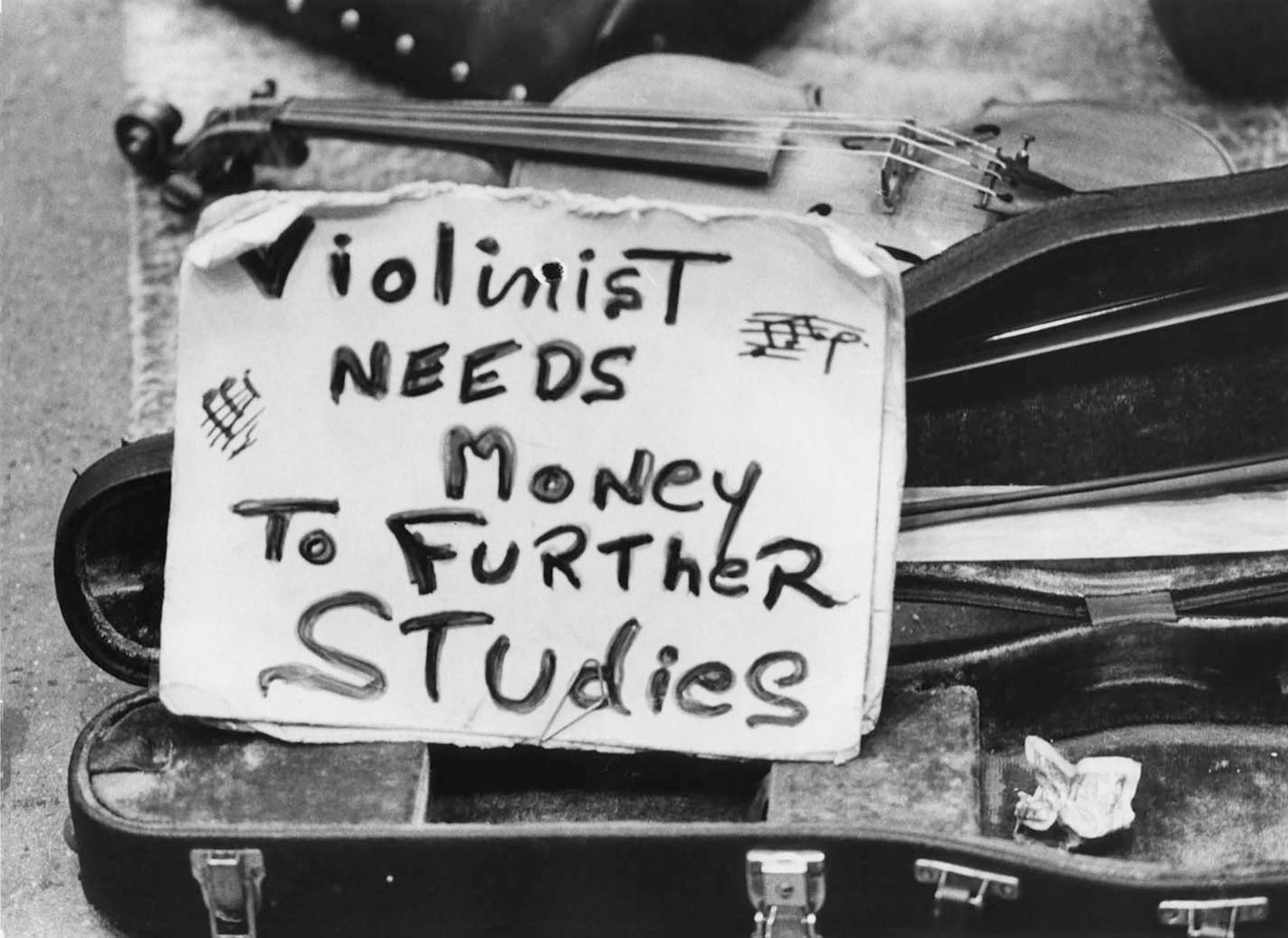 1broadwayviolinistsign_1a_copyright__bobzahn