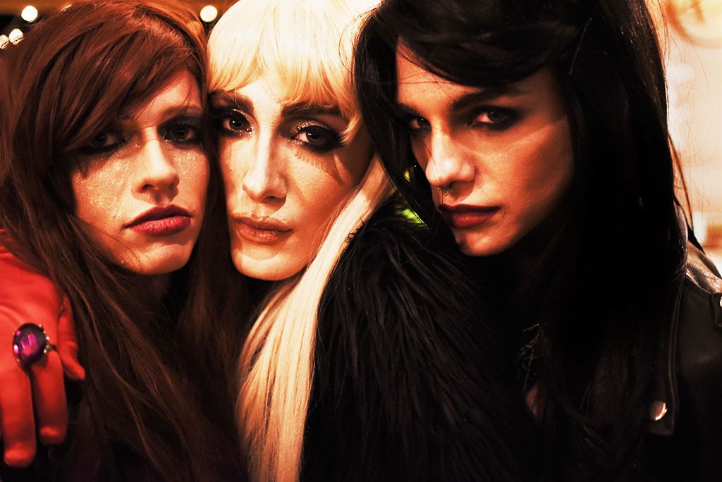 1daphnefifisarahtherange_01a__copyright__2015bobzahnpsd