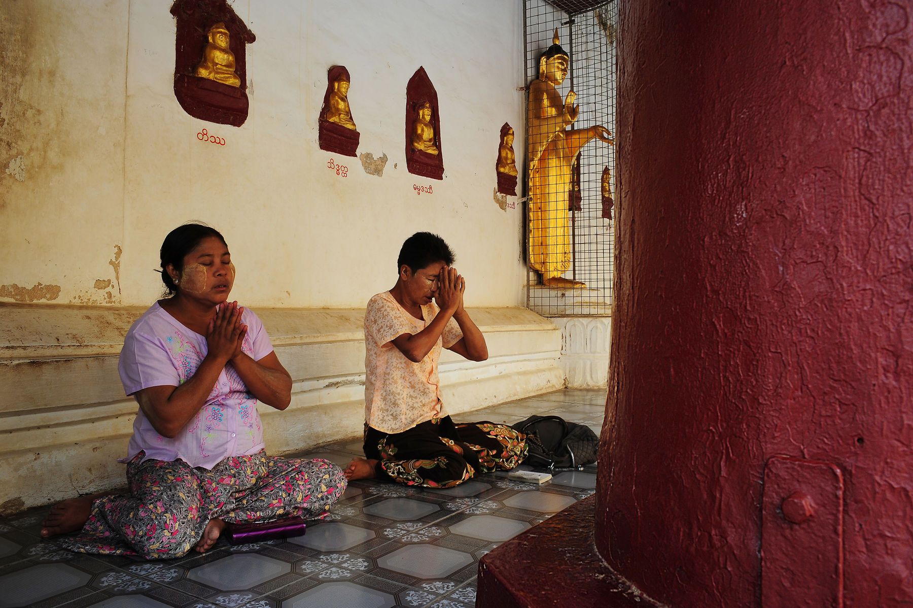 1r6_prayer_burma