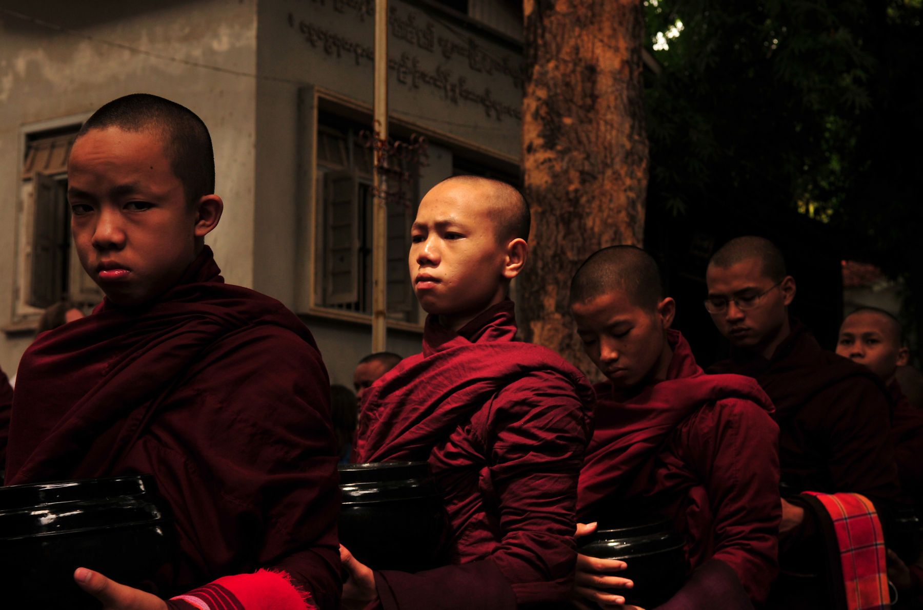 1r12_1000_monks_5158