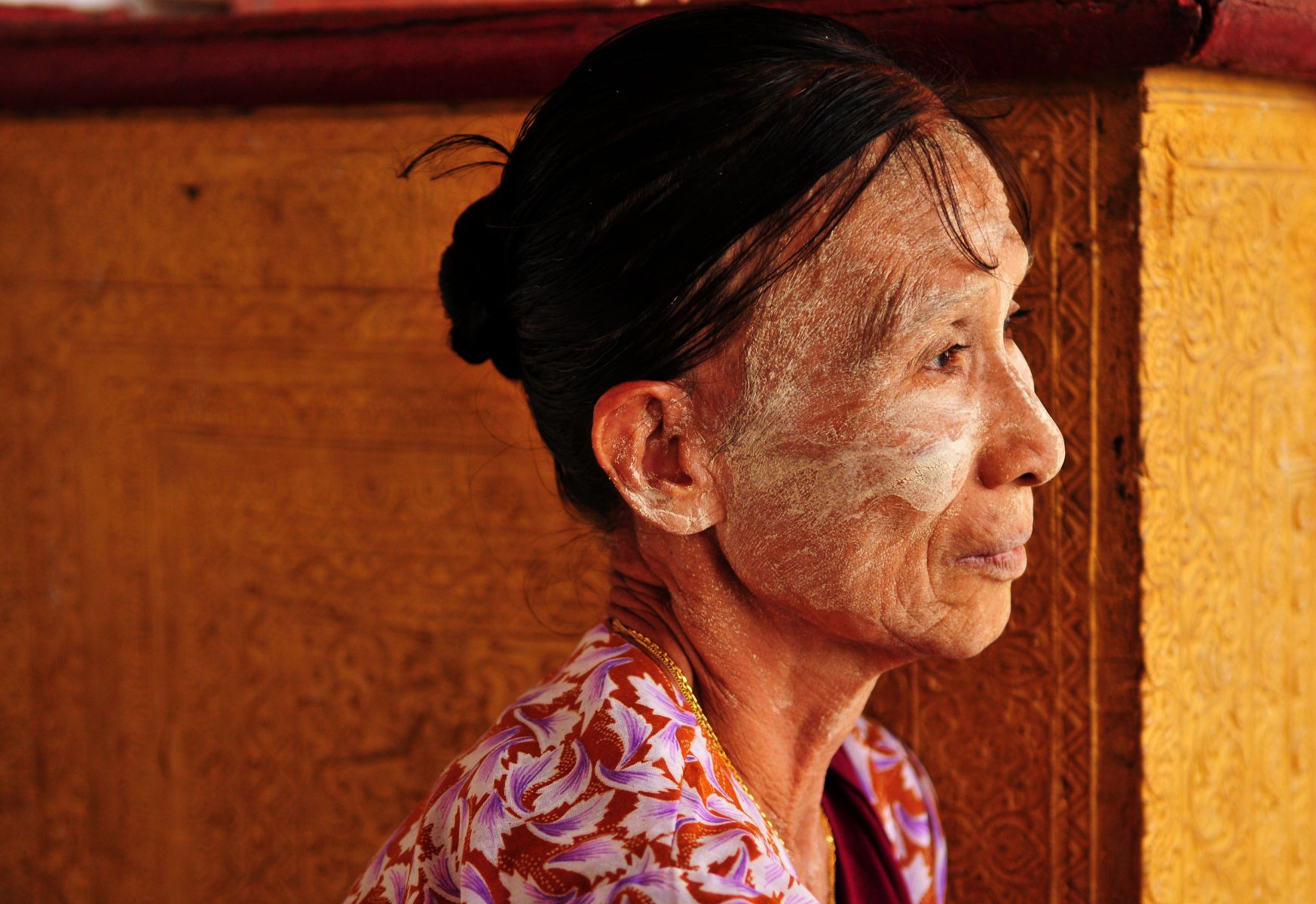 11-r10_profile_lady_4c_thi_4523