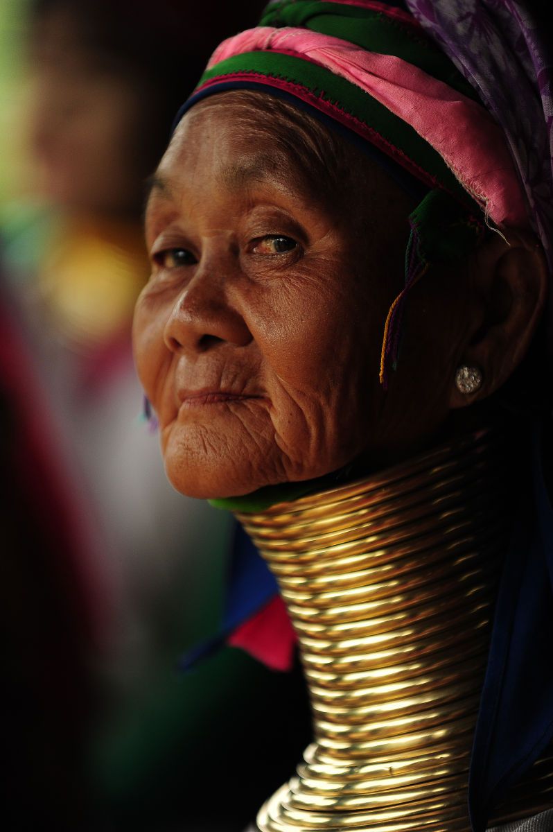 1r13_padaung_women_9429