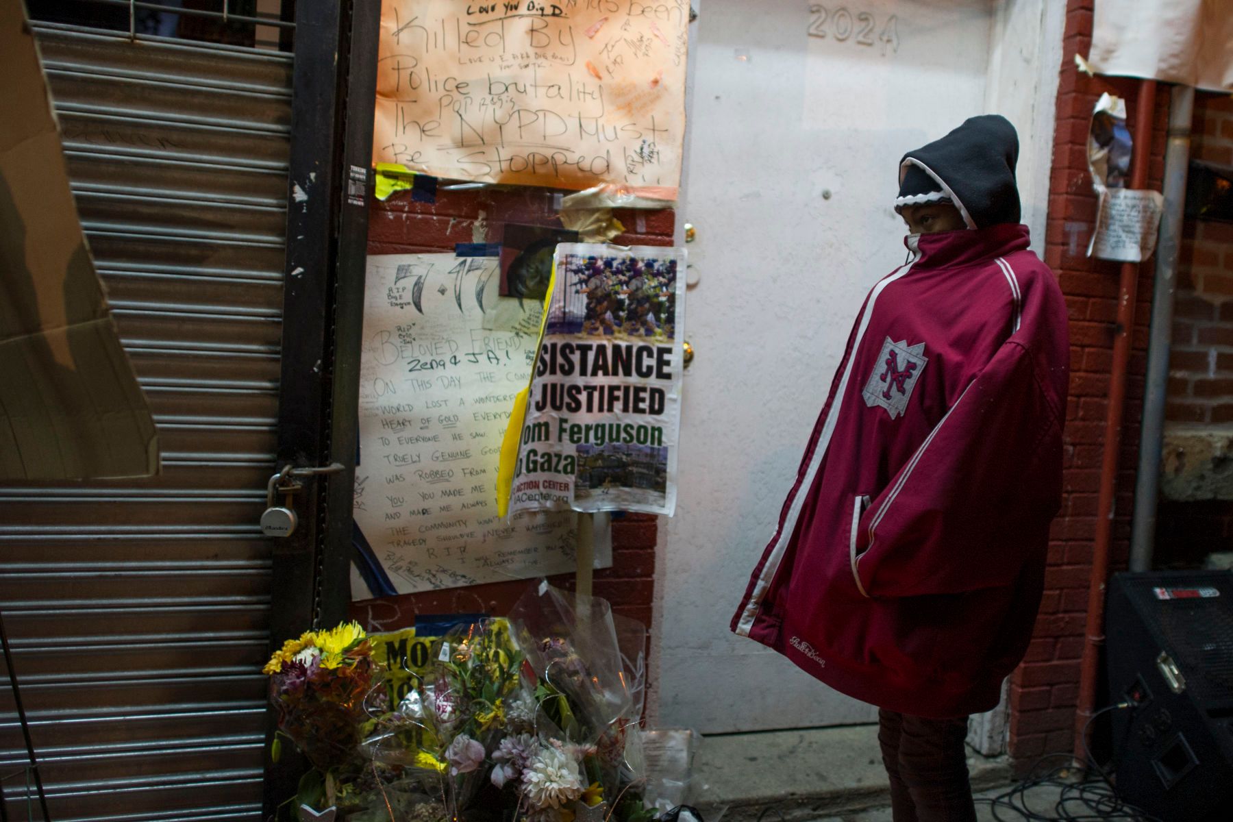 12/03/2014: In Staten Island, people gathered around the Eric Garner Memorial on Bay Street, where Mr Garner was killed. Those who gathered were angry and confused, but the people on Staten seemed to be in a state of more somber reflection, focusing on Mr. Garner and the future without him. 1gjv_3398