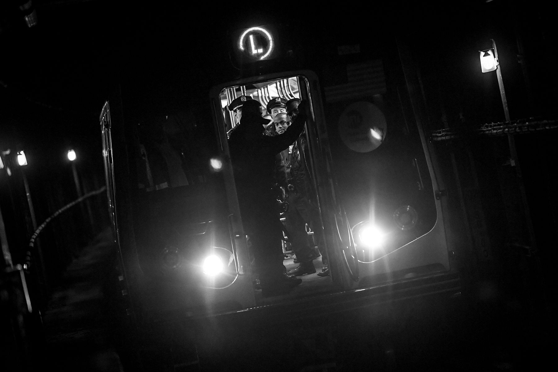 1011017_person_killed_by_train_in_brooklynpm029