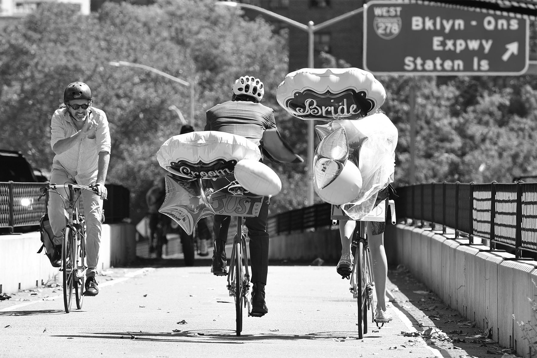 1090216_nyc_newlyweds_on_bicyclespm077