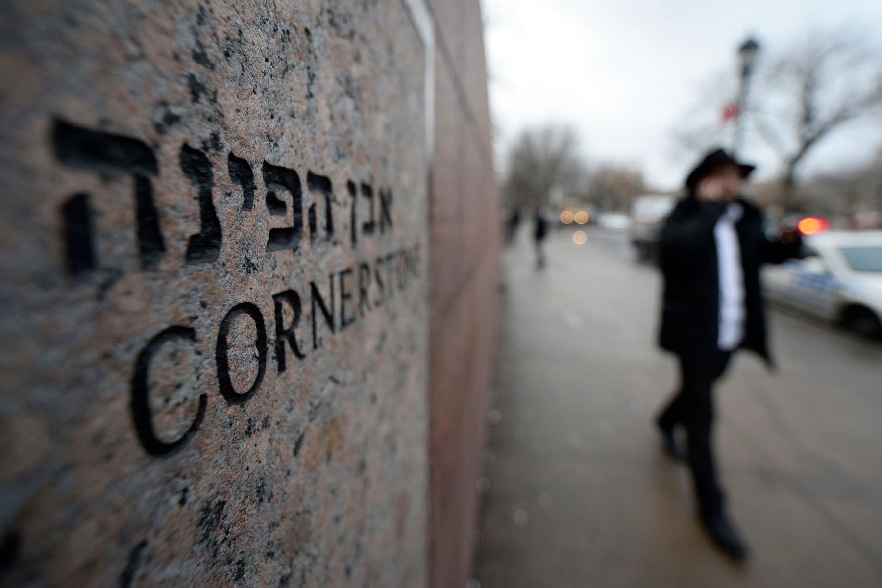 1r121014_brooklyn_synagogue_police_shootingpm627