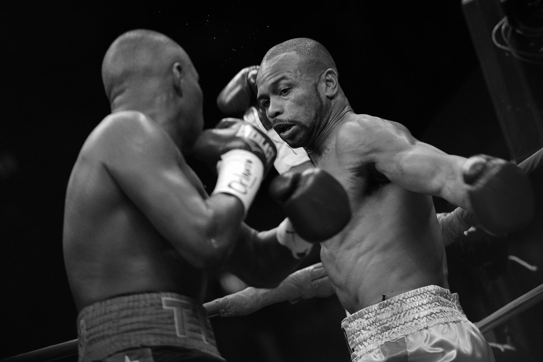 Félix "TITO" Trinidad vs. Roy "JUNIOR" Jones
