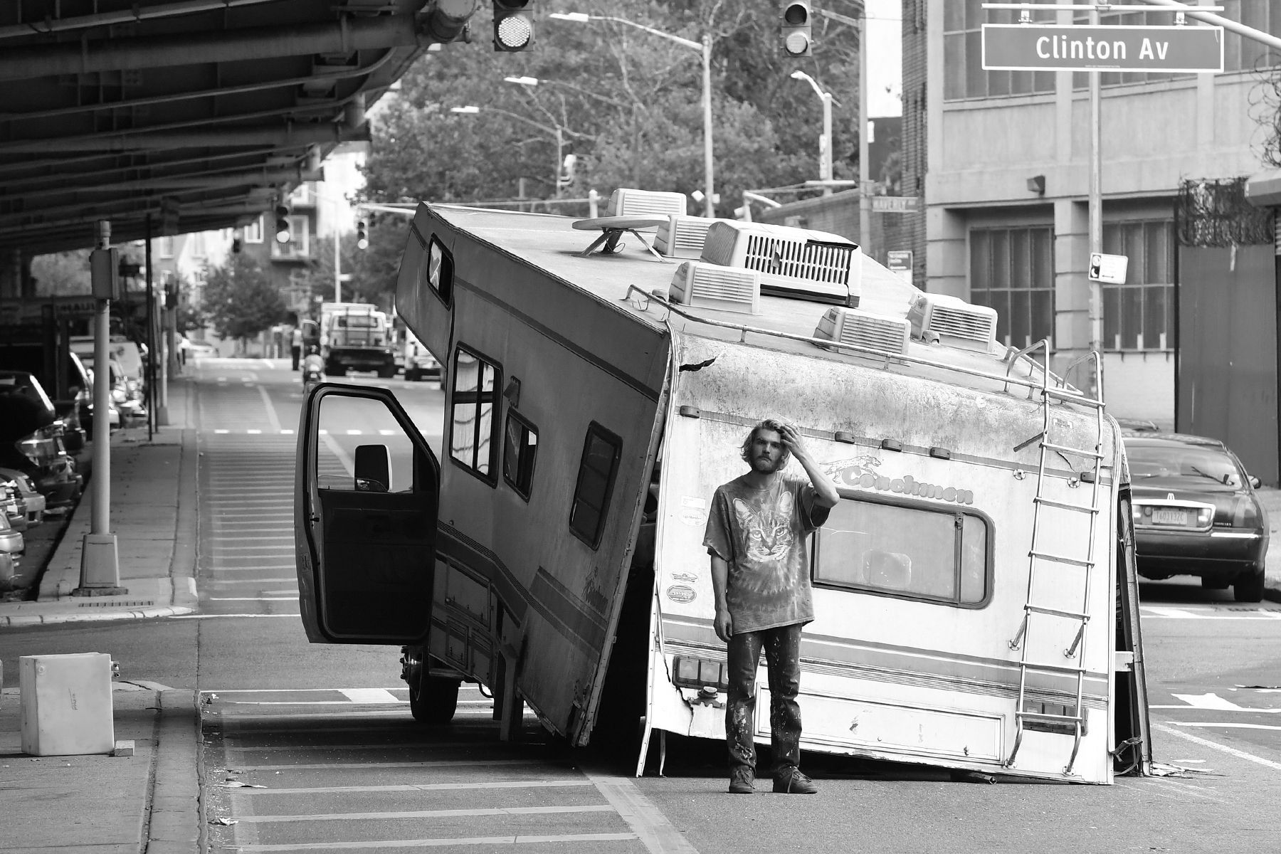 1081816_brooklyn_mobile_home_crashpm035