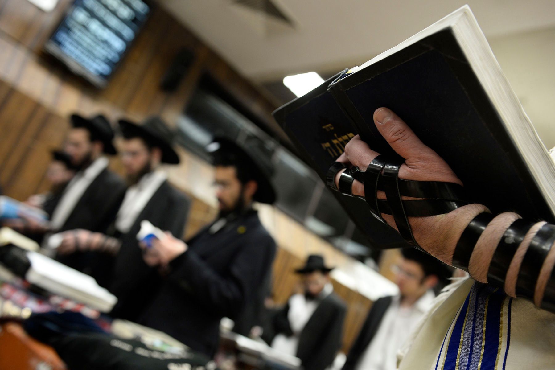 1r121014_brooklyn_synagogue_police_shootingpm268