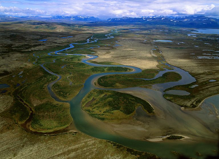 GLACIAL STRIATIONS IN THE ROCK SUCCUMB TO NEW MARKINGS FROM THE RIVER