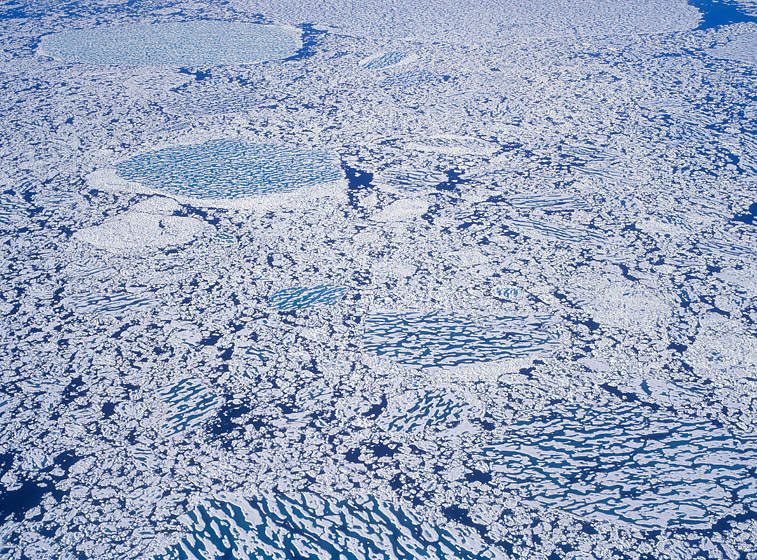 FLOEBERGS IN DENSE ICE COVERAGE, 1994