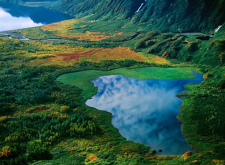 ENDLESS CHAIN, 200120” x 24” / $1,50024” x 30” / $2,25030” x 40” / $3,500The signed, limited edition of 33, includes all of the above sizes. Print will be shipped directly to client's framer. ENDLESS CHAIN, 2001