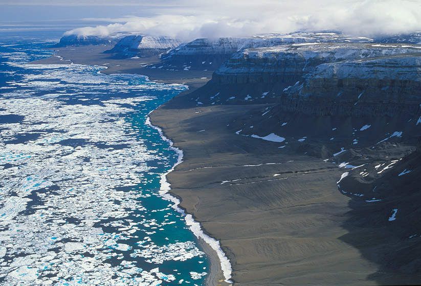 MOUNTAINS AND VALLEYS, BAFFIN ISLAND SHORELINE AT THE EDGE OF LANCASTER SOUND, 1994