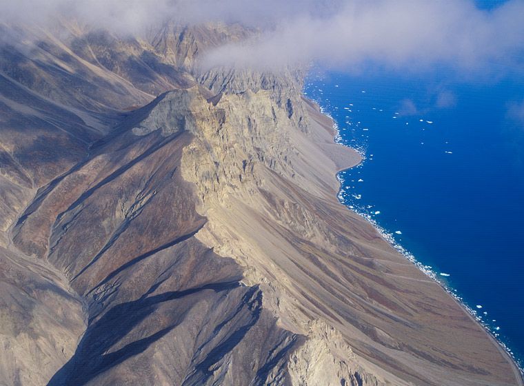 BYLOT ISLAND SHORELINE AT POND INLET, 1994